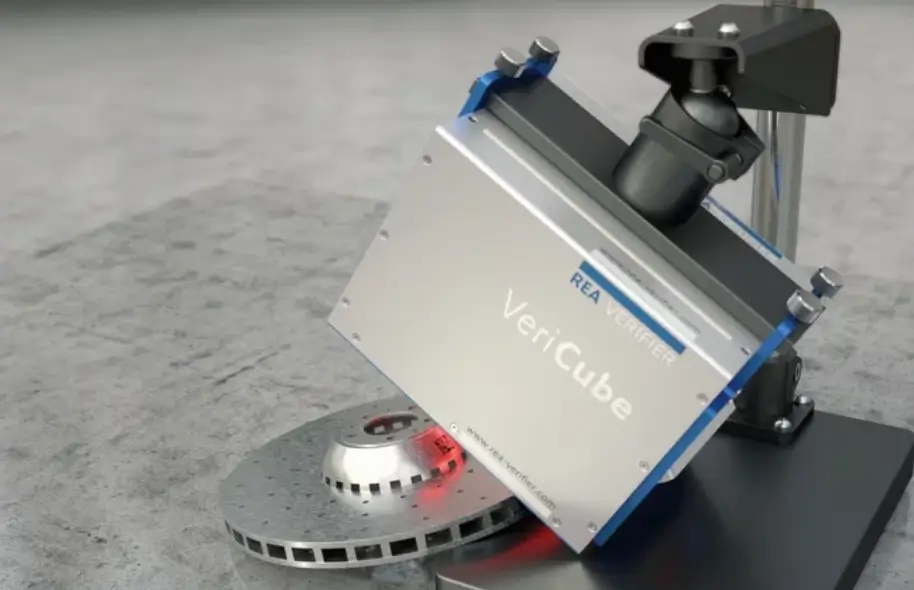 Code verification of high-gloss 3D objects