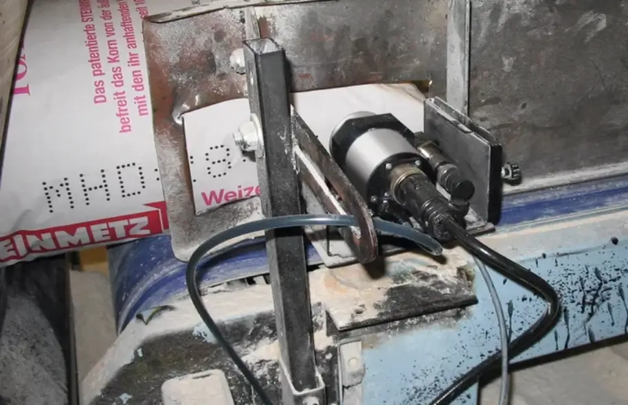 Lateral marking with best before date - REA JET DOD 2.0