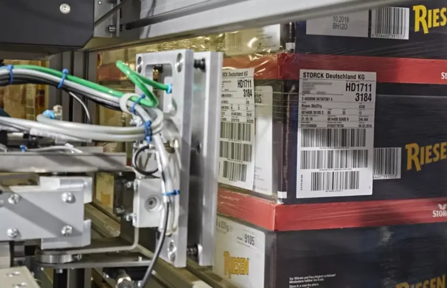 Twp-sided labeling of pallets