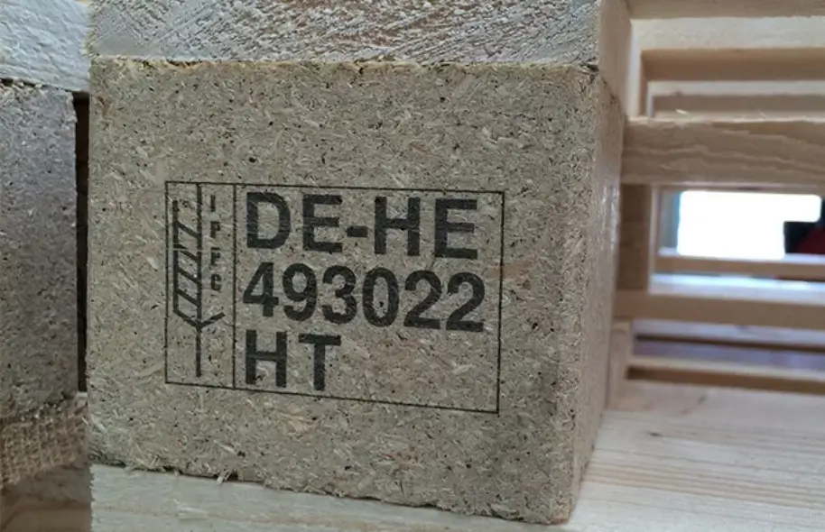 Pallet marking on the center block with IPPC